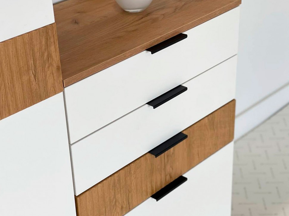 Прихожая с комодом Адам